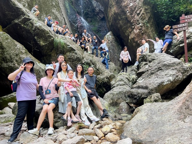 Zili | Summer Group Building: Working Together, Sharing the Summer Wonderland