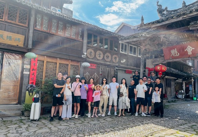 Zili | Summer Group Building: Working Together, Sharing the Summer Wonderland